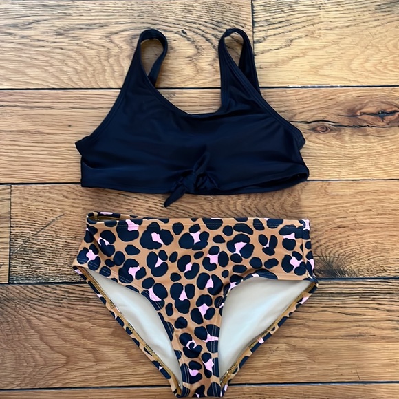 Girls leopard bikini with extra black top - Picture 2 of 2